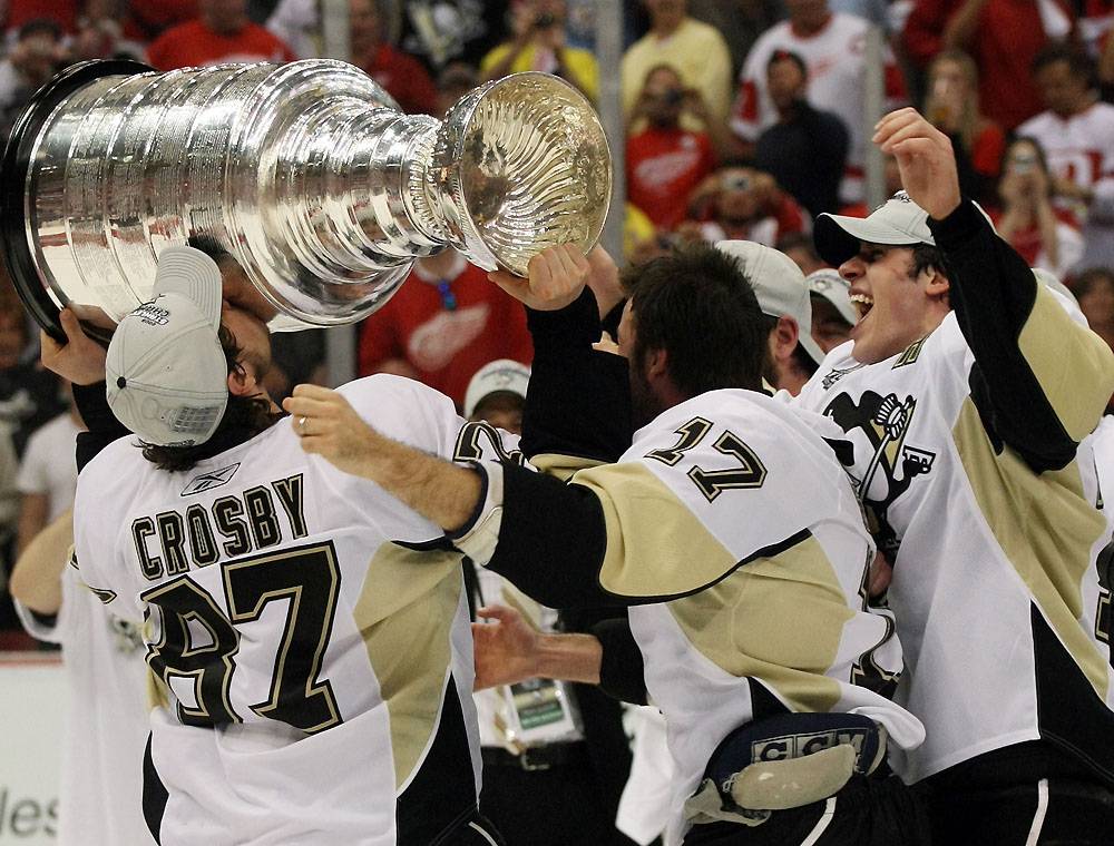 Sid the Kid Kisses the Cup